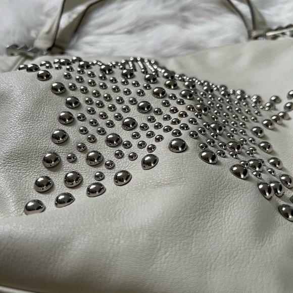 Aimee Kestenberg White Shoulder Bag with Silver Studs in a Star design - Picture 4 of 8